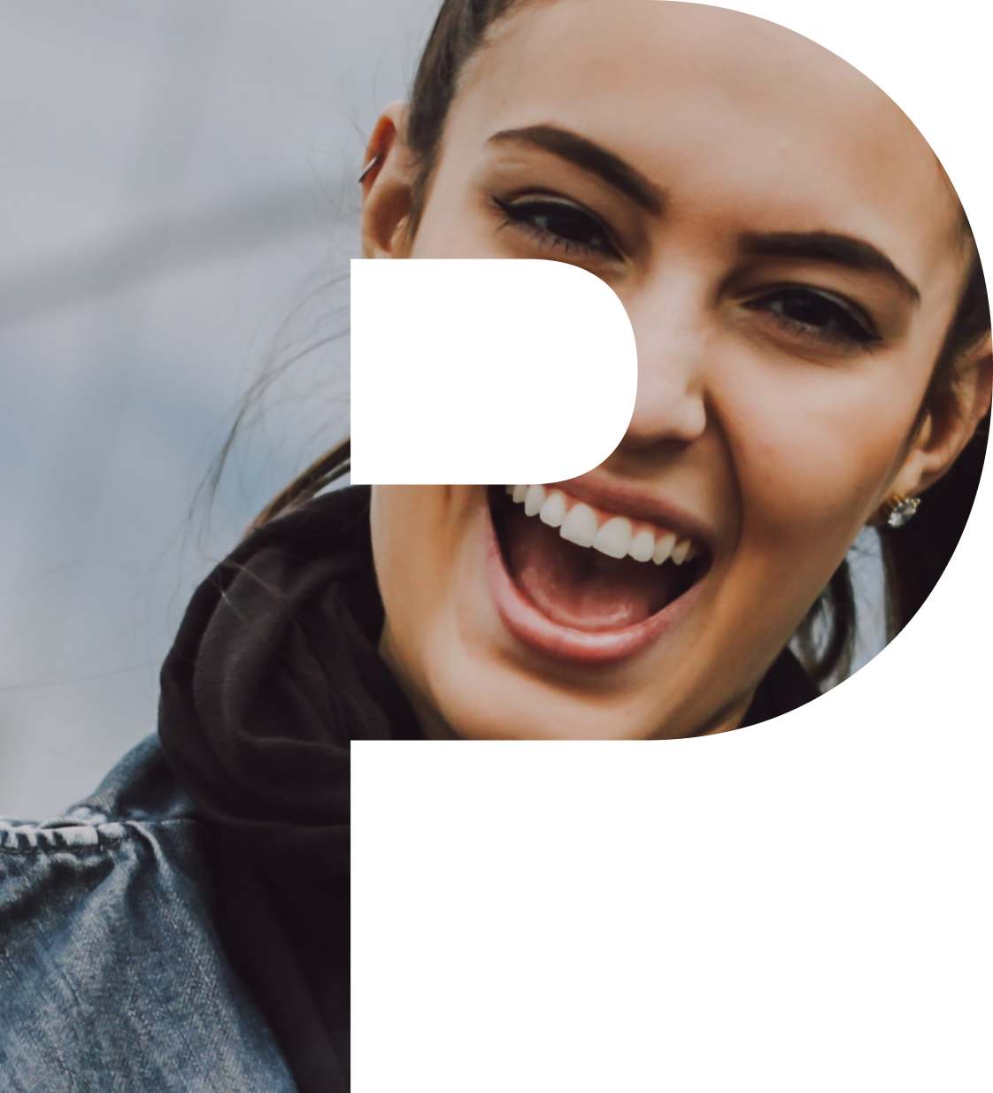 Portrait de Fatiha dans un encadrement sous forme de P.